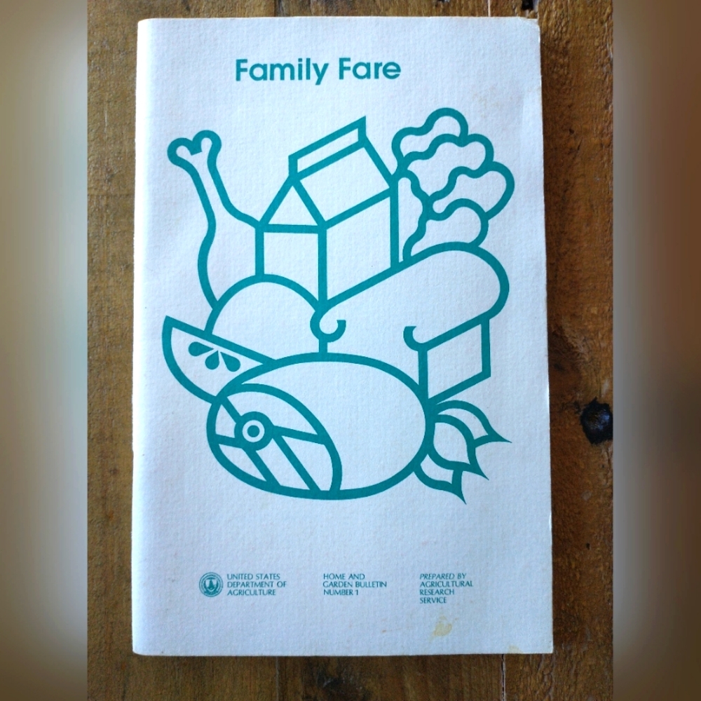 Vintage 1974 USDA Family Fare Recipe Book